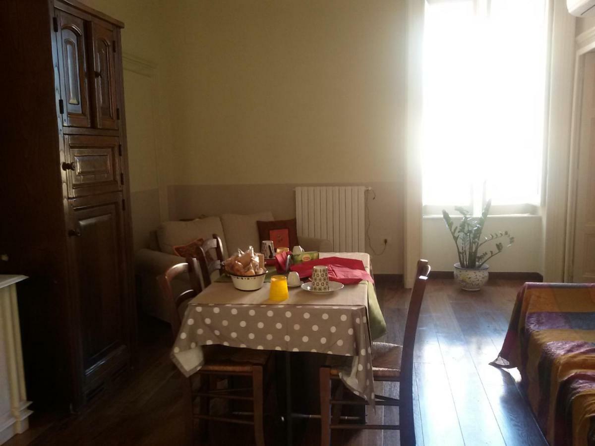 B & B Luca Giordano N6 Наполи Екстериор снимка