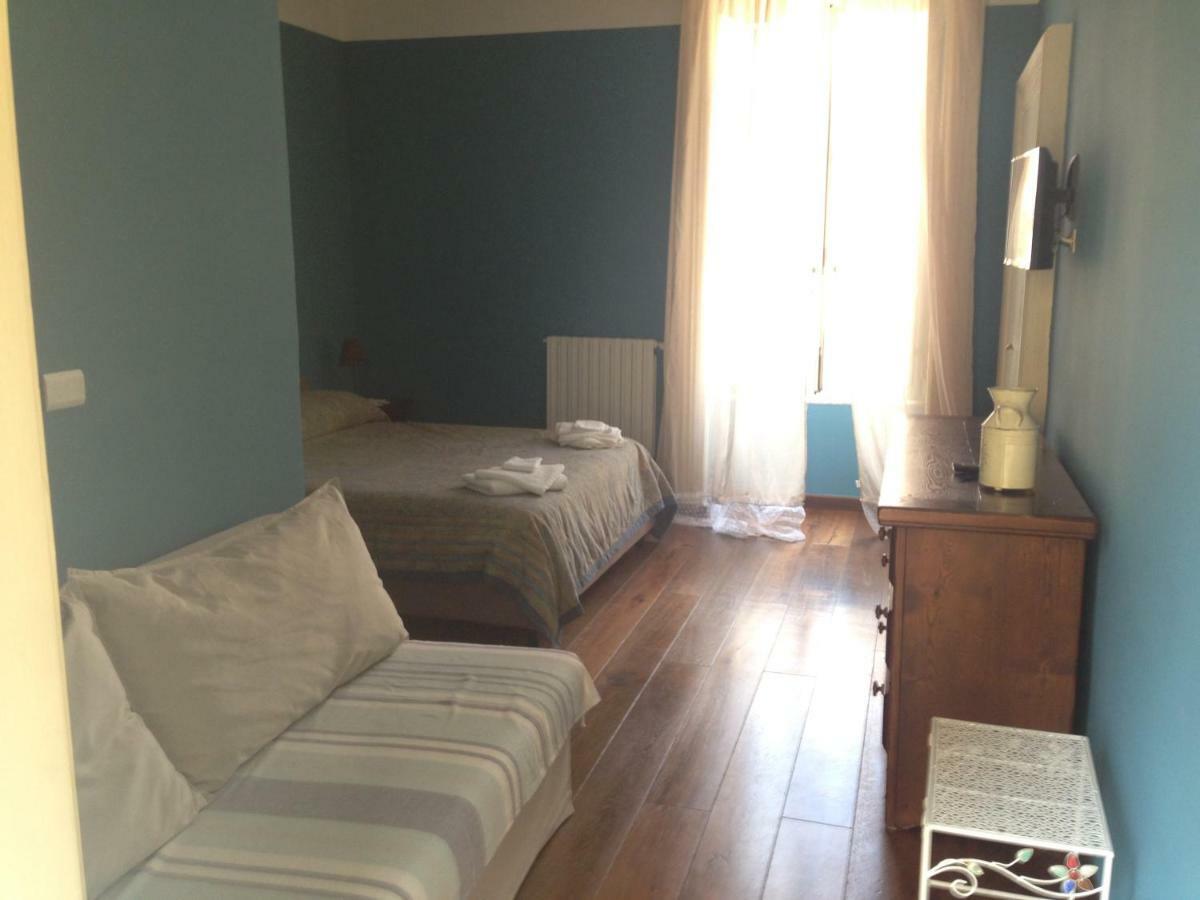 B & B Luca Giordano N6 Наполи Екстериор снимка
